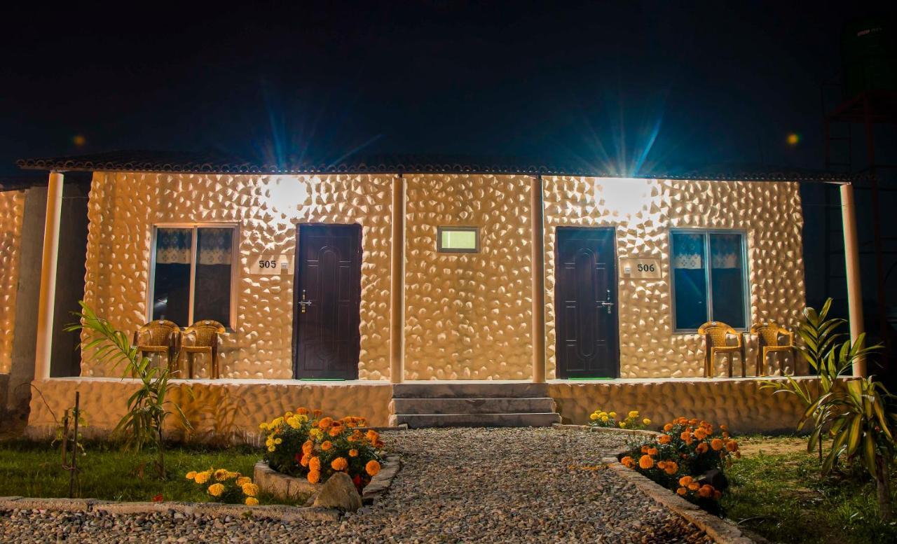 Hotel Tiger Tops Sauraha Exteriér fotografie